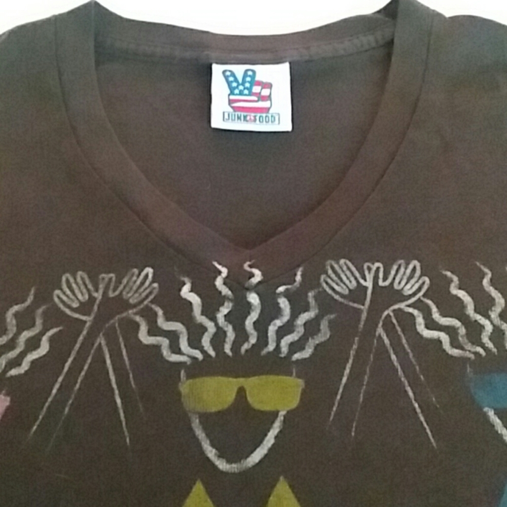 T-Shirt - Picture 2 of 4